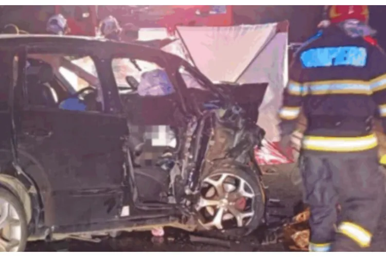 Tragedie pe șosea! Două persoane au murit, în timp ce alte trei au fost rănite grav. Pompierii au intervenit de urgență 