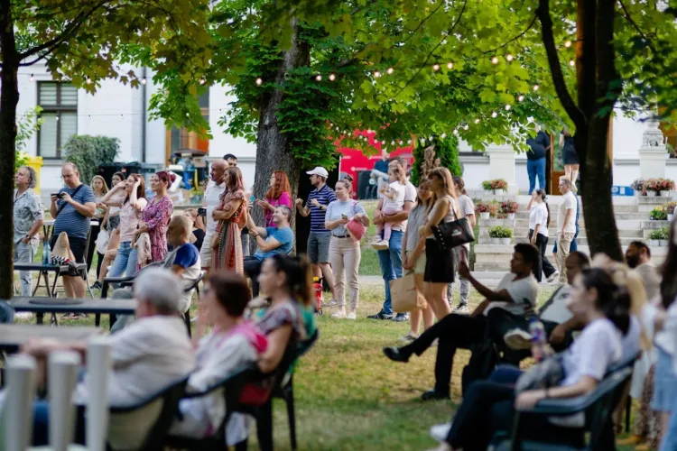 HealthFEST 2026 a început la Cluj-Napoca! Consultații gratuite, workshopuri și activități pentru toate vârstele în Parcul Central