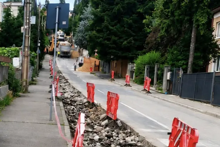O stradă din Cluj intră în șantier: Conducta de canalizare veche de 60 de ani, scoasă din uz și înlocuită cu una nouă. Traficul, restricționat temporar