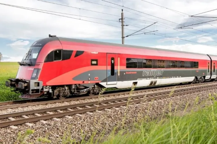 Clujenii sunt disperați din cauza trenurilor: „Claxoane continue, zi și noapte!” Nimeni nu doarme liniștit lângă calea ferată