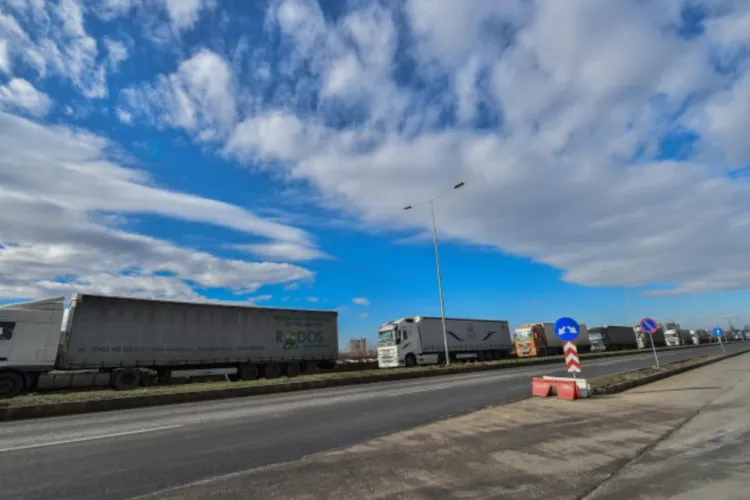 Canicula închide drumurile pentru camioane duminică în Cluj și 15 județe: 8 ore de restricții și o listă uriașă de excepții