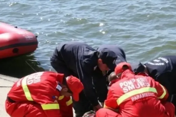 Tragedie! Un minor de 15 ani s-a înecat după ce a intrat la scăldat într-o baltă