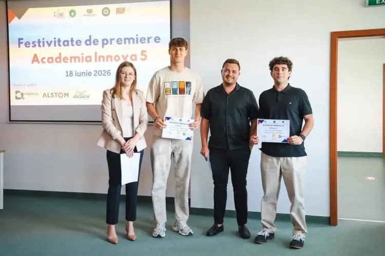 Studenți de la UTCN Cluj, premiați la o competiție națională de inovație: Au proiectat o stație inteligentă de încărcare pentru biciclete electrice
