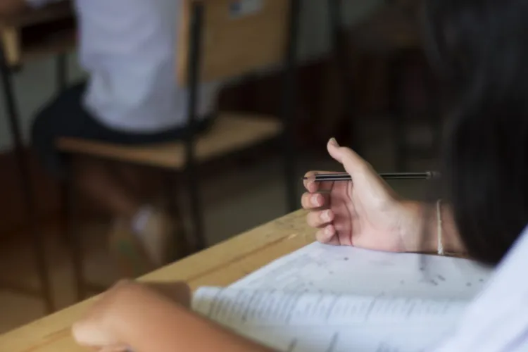 Subiecte BACALAUREAT 2026 matematică. Ce au avut de rezolvat elevii la matematică, una dintre cele mai dificile probe