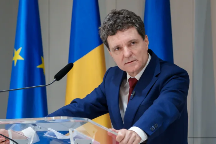 Un profesor clujean sare în apărarea lui Nicușor Dan: „E lent în decizii, gafeur, uneori prea întortocheat, slab comunicator. Dar geniu malefic...”