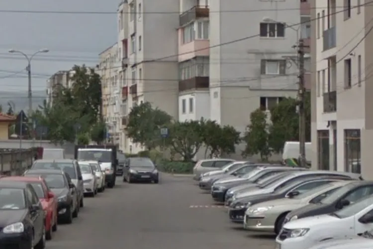 Groază pe o stradă din Cluj-Napoca! Oamenii dorm pe trotuar, fac mizerie și își fac nevoile chiar pe stradă: „Este inadimisbil așa ceva!”