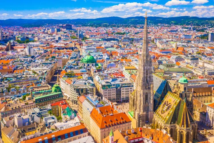 Șoc pentru turiști! Unul dintre cele mai iubite orașe din Europa dublează taxa turistică. Hotelierii avertizează: „Își pierde atractivitatea”