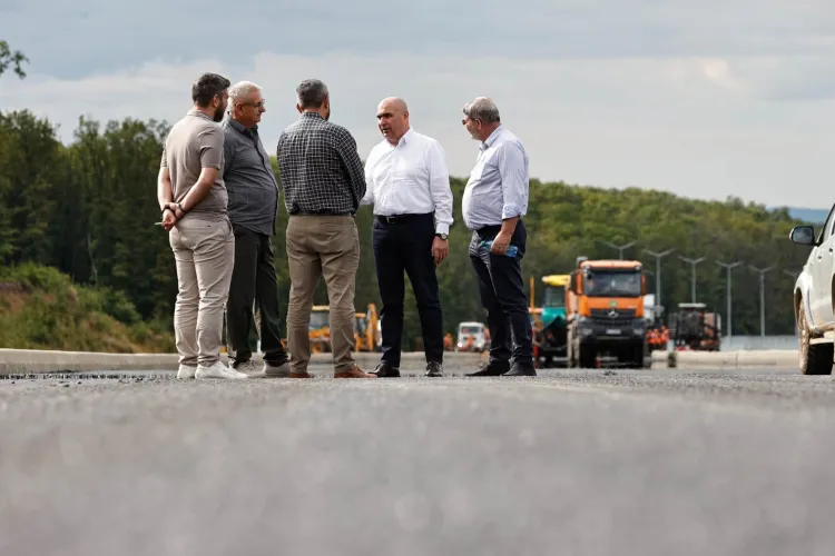 Bolojan a fost ieri la Cluj: „Din 1 decembrie ar trebui să circulăm pe 40 de km noi de autostradă de la Cluj spre Zalău”