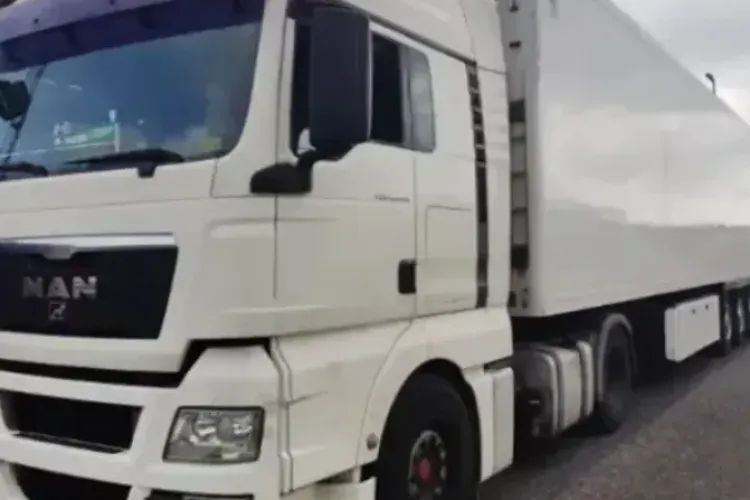 Locuitorii dintr-un cartier din Cluj-Napoca trag un semnal de alarmă! Camioane de mare tonaj au invadat străzile mici 