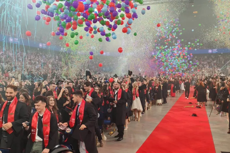 Rectorul UMF Cluj, Anca Buzoianu, mesaj emoționant pentru absolvenții promoției 2026: „Studenții noștri parcurg un drum greu și plin de sacrificii”