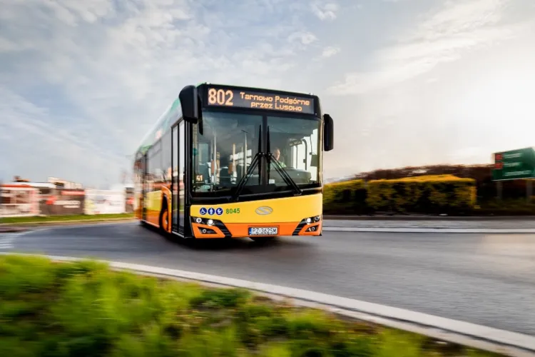 Încă 22 de autobuze electrice articulate intră în flota CTP Cluj. Consiliul Local trebuie să aprobe predarea lor pentru a putea circula