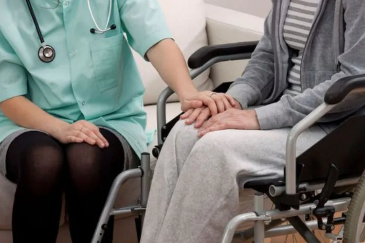 Sute de copii și adulți cu handicap grav depind de asistenții personali în Cluj. Primăria a prezentat bilanțul pe primele șase luni din 2026