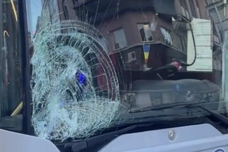 VIDEO. Cum a avut loc accidentul din Cluj-Napoca în care o tânără a fost lovită de autobuz! Adolescenta a traversat pe roșu: Ce au descoperit polițiștii