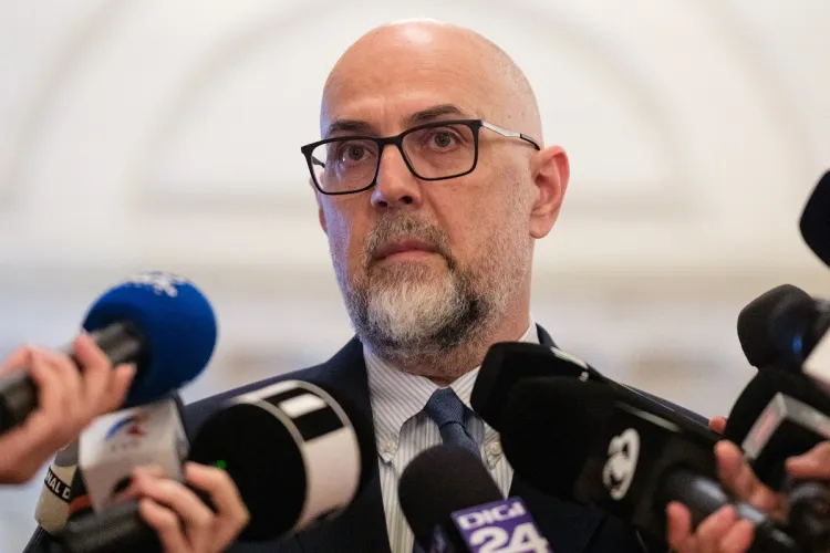 „Oamenii s-au săturat de acest circ”. Kelemen Hunor cere PSD, PNL, USR și UDMR să pună capăt crizei politice: „Țara riscă să devină de neguvernat”