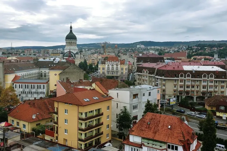 Ploile nu pleacă din Cluj! Urmează o săptămână cu averse, furtuni și schimbări bruște de vreme. Câte grade vor arăta termometrele