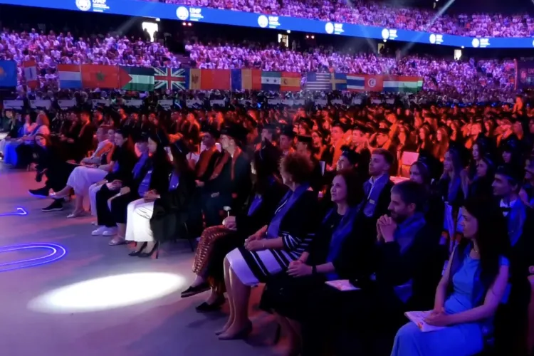VIDEO. Momente magice la UMF Cluj: Parada drapelelor de la BTArena a lăsat sala fără cuvinte! Vezi ce s-a întâmplat la absolvire