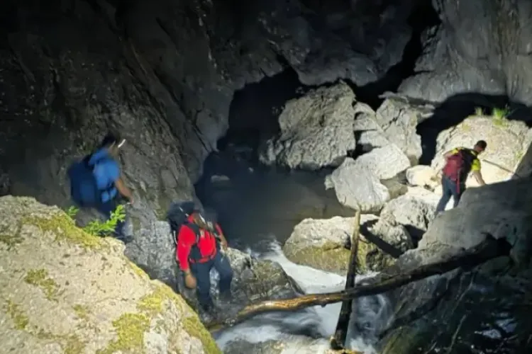 Alertă pe munte! Salvamont a intervenit în nouă cazuri de urgență, iar două persoane și-au pierdut viața