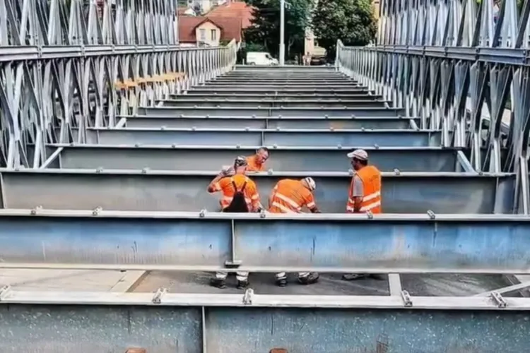 Podul provizoriu de la Garibaldi prinde contur! Lucrările avansează, dar circulația va fi deschisă doar după finalizarea tuturor etapelor de siguranță