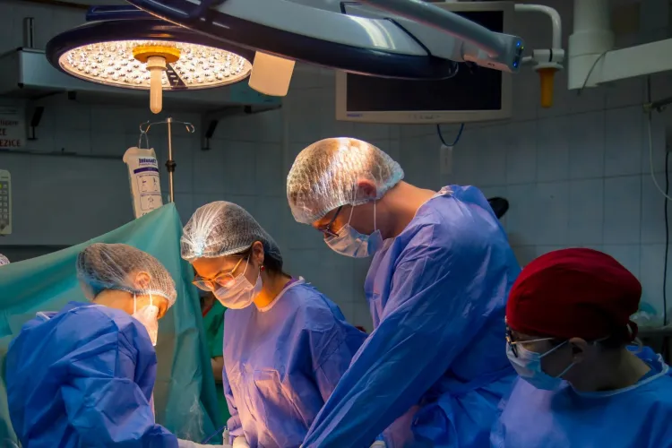 O clujeancă a primit o nouă șansă la viață! Șase ore și jumătate de operație pentru al patrulea transplant de cord din acest an