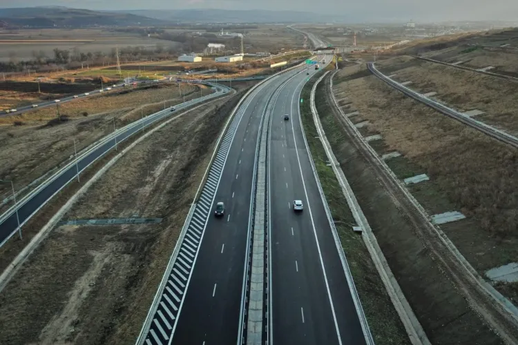 Autostrada Sebeș-Turda, închisă pe o porțiune, din cauza unor alunecări de teren. Directorul CNAIR: „Există riscul de prăbușire în trafic”