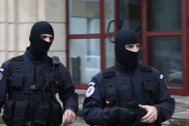 Zeci de percheziții DIICOT acum la Casele de Pensii din mai multe județe: Vizată o rețea care fabrica vechime în muncă pentru pensii mai mari