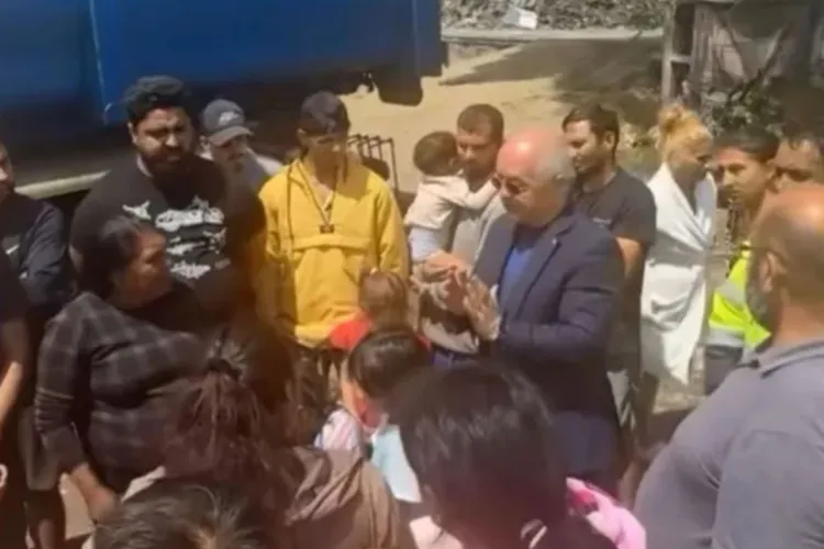 Emil Boc anunță închiderea definitivă a ghetoului de la Pata Rât până în 2030. Primăria va cumpăra 350 de locuințe: „Barăcile dispar și nu mai apar altele”
