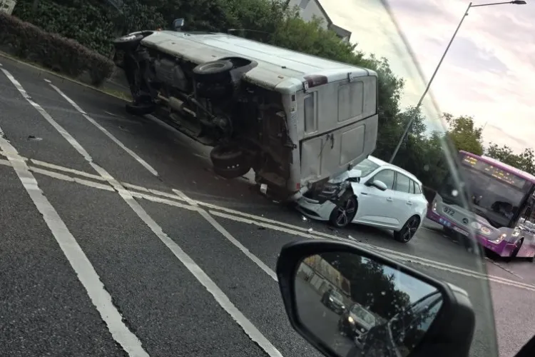 VIDEO. Accident pe Calea Turzii! Două mașini, avariate serios în urma impactului