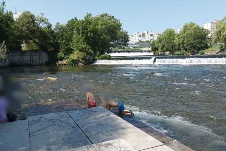O mămică din Cluj-Napoca avertizează părinții: Un bărbat dubios ar fi urmărit copii și adolescenți pe malul Someșului! În vizor, o fetiță de 13 ani