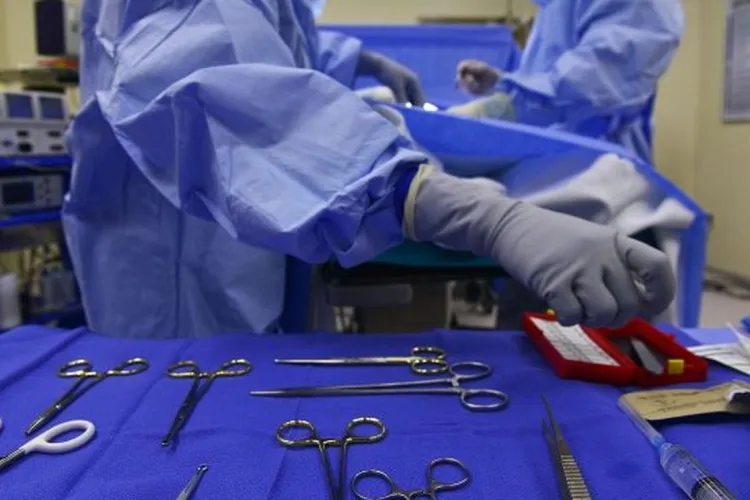 Caz șocant în România! Doi medici, trimiși în judecată după ce au refolosit stimulatoare cardiace de la persoane decedate