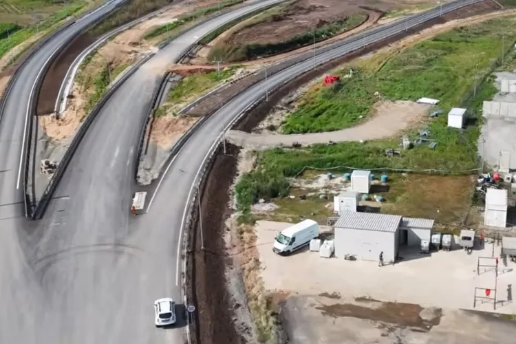 VIDEO. Moment istoric după 22 de ani! Șoferii vor putea circula aproape neîntrerupt pe Autostrada Transilvania între Târgu Mureș, Cluj și Oradea