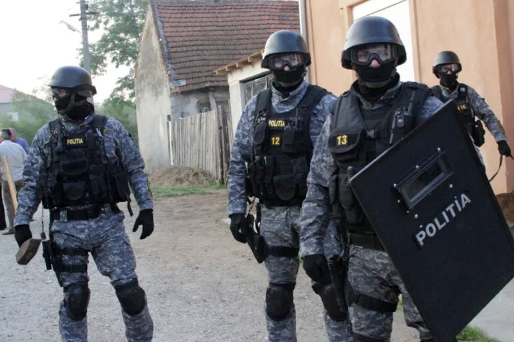 Doi membri ai unui clan, arestați la cererea procurorilor din Germania. Sunt acuzați că au ținut un bărbat în sclavie și l-au obligat să doneze un rinichi