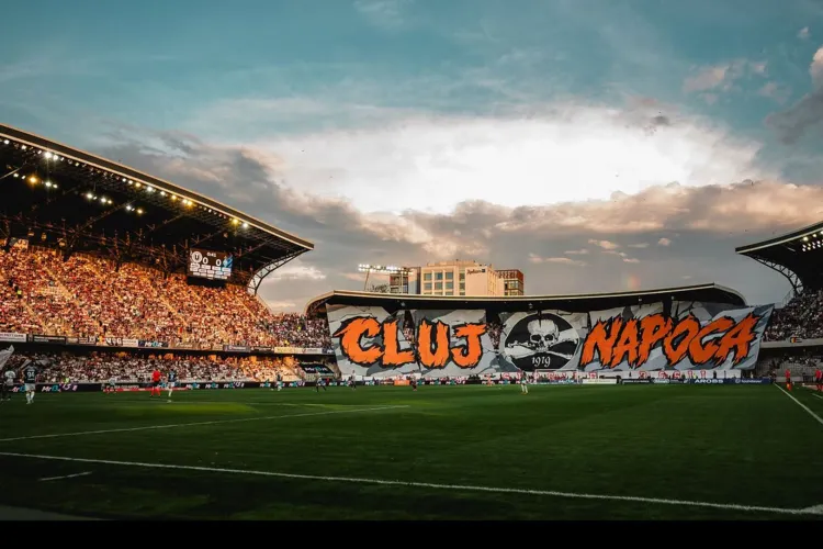 ”U” Cluj-Napoca joacă iar în Europa! Doar două echipe au adunat mai mulți fani! „Șepcile Roșii”, pe locul 3 în Europa League la numărul de spectatori
