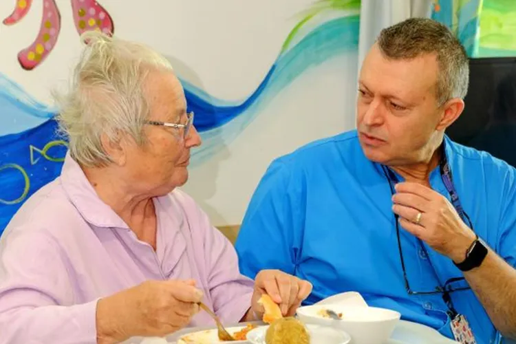 Drama ignorată a României! Peste 150.000 de bolnavi sunt lăsați fără îngrijiri paliative în fiecare an: „Nu se mai poate face nimic, luați-l acasă”