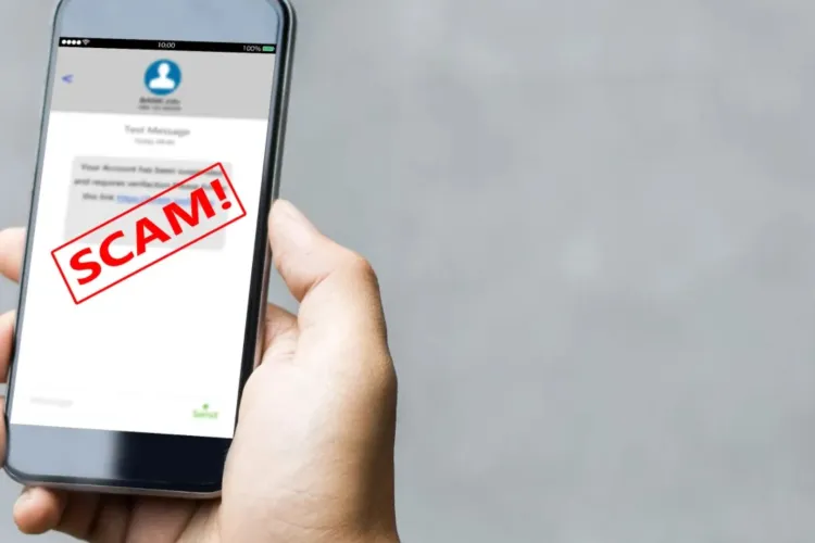 Atenție la SMS-urile care vă cer să plătiți amenzi! Escrocii lovesc din nou, iar un simplu click pe un link vă poate lăsa fără bani din cont