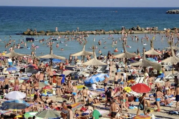 Românii nu își mai au vacanțe lungi! Cei mai mulți aleg cel mult 3-4 zile la mare sau la munte: Cât costă, de fapt, un astfel de sejur scurt