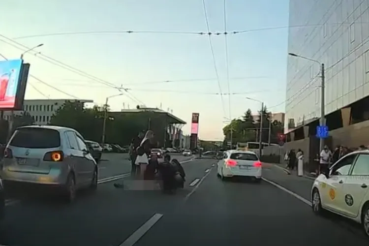 VIDEO. Accident în această dimineață în zona Iulius Mall din Cluj-Napoca. O persoană a fost lovită de o mașină după ce ar fi traversat prin loc nepermis