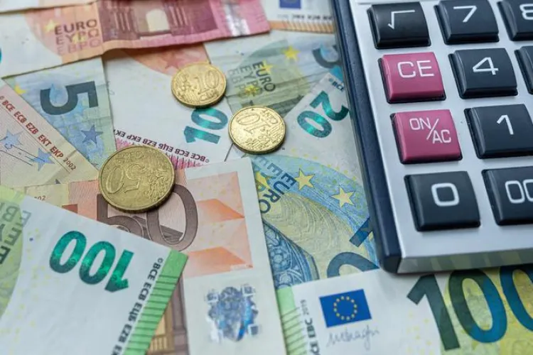 Deficit bugetar înjumătățit! România anunță o veste rară: banii de la stat cresc, iar guvernul spune că țara 