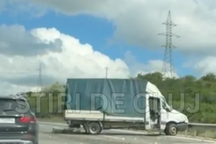 VIDEO. Accident violent în Cluj chiar acum pe A3! Un cmion și un TIR s-au ciocnit: Traficul este îngreunat