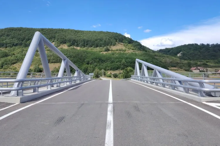 CJ Cluj a terminat construcția noului pod din Pâglișa, ridicat pe același loc după demolarea structurii vechi, grav degradate