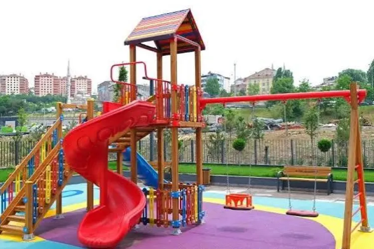 Groapa de nisip a copiilor, plină de cioburi! Un loc de joacă din Cluj-Napoca a devenit 