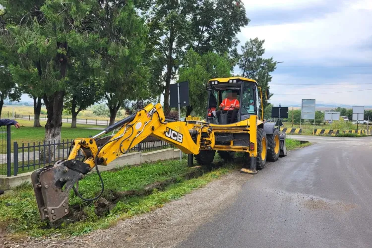 Se schimbă tot pe un drum important din Cluj! Asfalt nou, rigole și podețe pe ruta care duce direct spre unul dintre cele mai important obiective turistice
