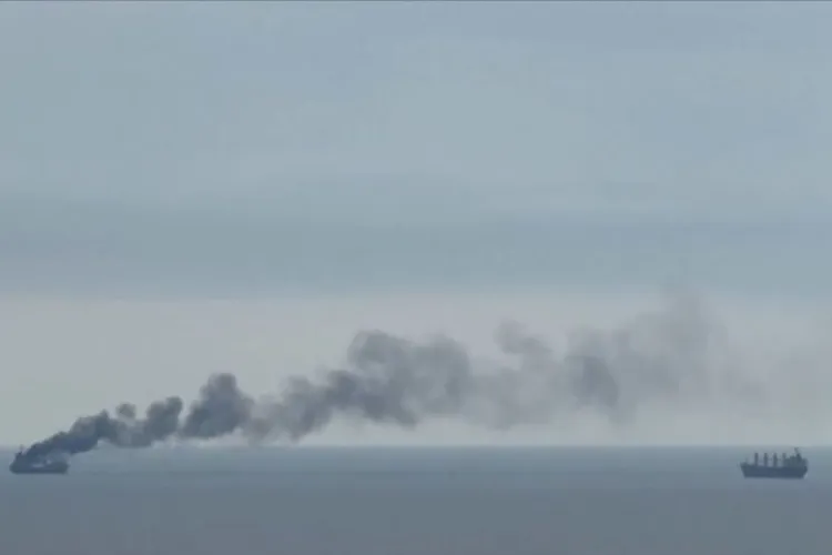 Explozie pe un petrolier în Marea Neagră! O navă a fost cuprinsă de flăcări: Autoritățile sunt în alertă din cauza riscului de explozie și poluare