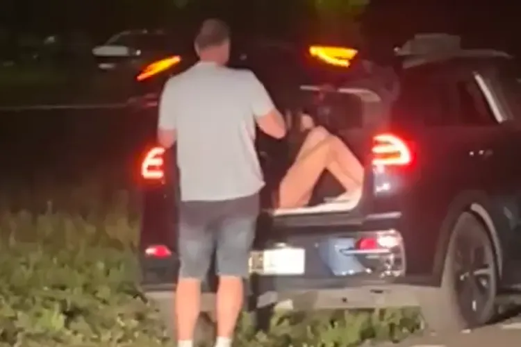 VIDEO. Pasageri transportați în... portbagaj la Electric Castle? „Se pare că e «foame» mare la Cluj în timpul festivalului”