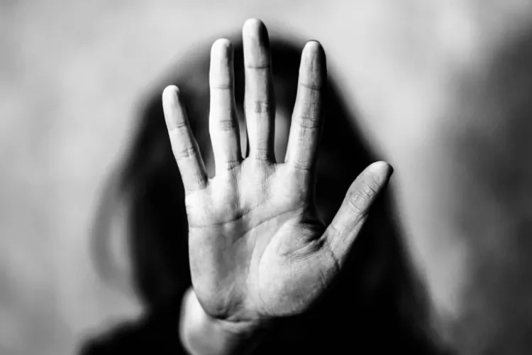 Fată de 16 ani, amenințată prin apel video de fostul iubit: Avea și ordin de protecție, dar tot degeaba. Polițiștii clujeni n-au mai stat pe gânduri