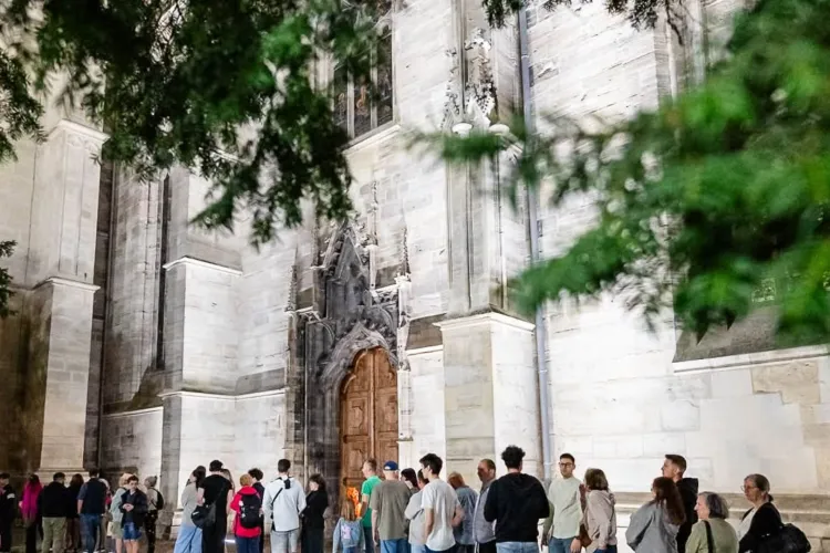 Clujenii au redescoperit orașul într-o noapte specială! Prima ediție a Nopții Bisericilor a adus mii de oameni în 17 lăcașuri de cult din oraș