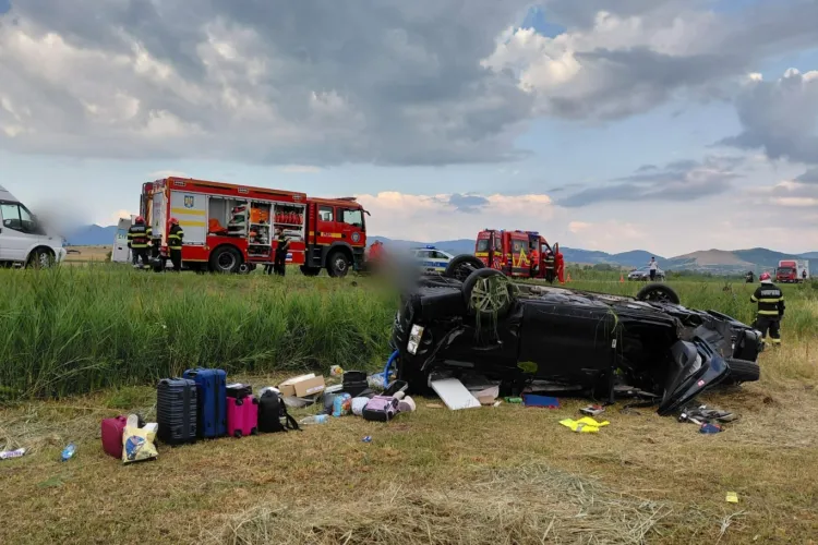 Accident pe „Drumul Morții” Cluj–Oradea, în urmă cu puțin timp. Șase răniți, din care doi copii. Un bărbat era încarcerat. Traficul este complet blocat