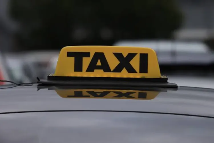 Taximetriștii clujeni cer să poată circula pe banda dedicată de transport public din Florești: „E un drept prevăzut prin lege, nu o opțiune administrativă”