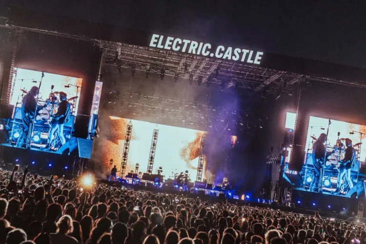 Electric Castle, între spulberare și aplauze: „Bă, dar a fost și ceva bun la EC?”/„3.700 lei doar ca să exiști”/„The Cure și Twenty One Pilots au rupt”