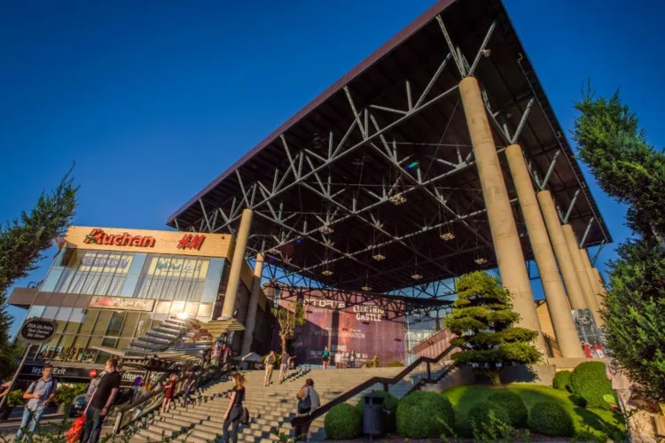 Iulius Mall îi surprinde din nou pe clujeni! Noi restaurante, deserturi, produse tradiționale și servicii completează experiența de shopping