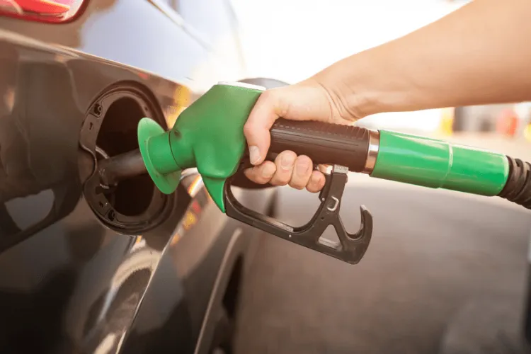 Șoc la pompă pentru românii care conduc diesel? Motorina ar putea depăși pragul psihologic de 10 lei/litru, potrivit unei analize publicate azi